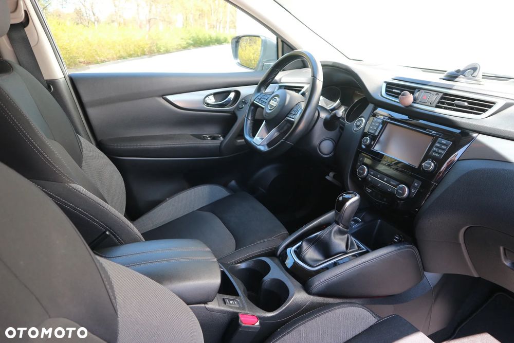 Nissan Qashqai 1.2 DIG-T N-Connecta Xtronic - 24