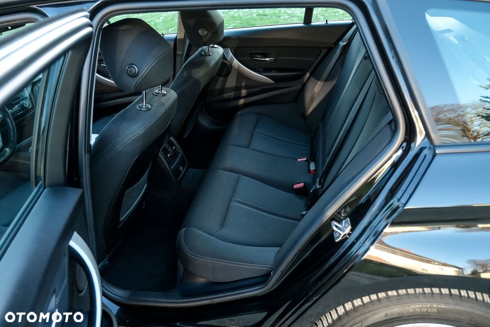 BMW Seria 3 320d Sport Line Shadow - 30