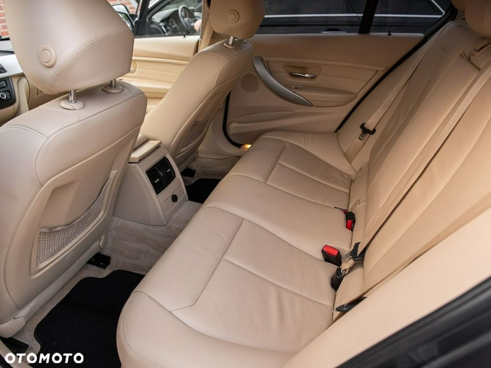 BMW Seria 3 320d Sport Line - 8