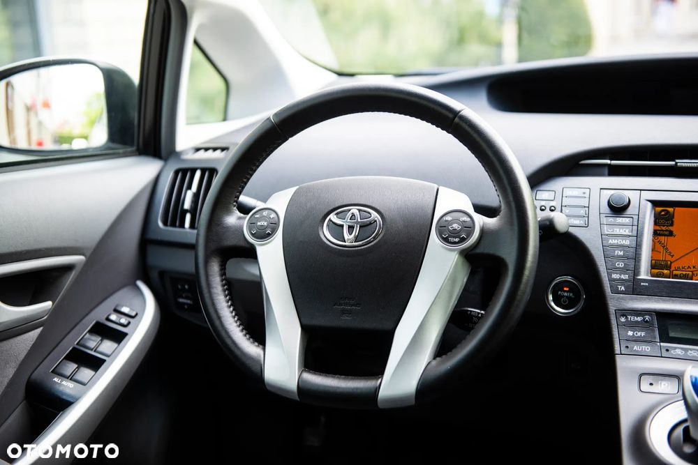 Toyota Prius (Hybrid) Executive - 27
