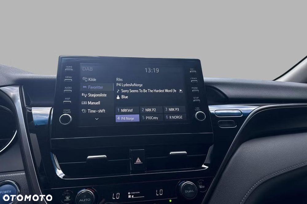 Toyota Camry Luxury - 22