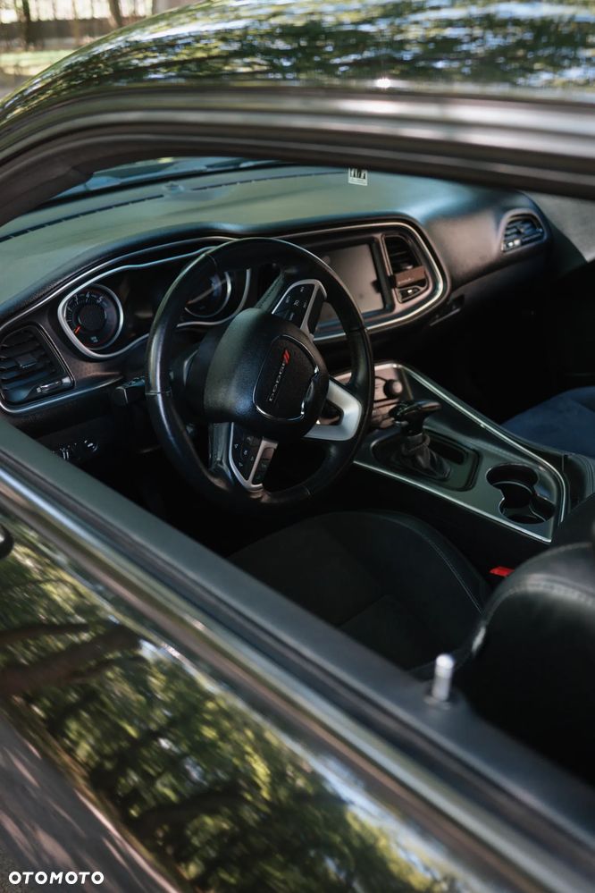Dodge Challenger - 10
