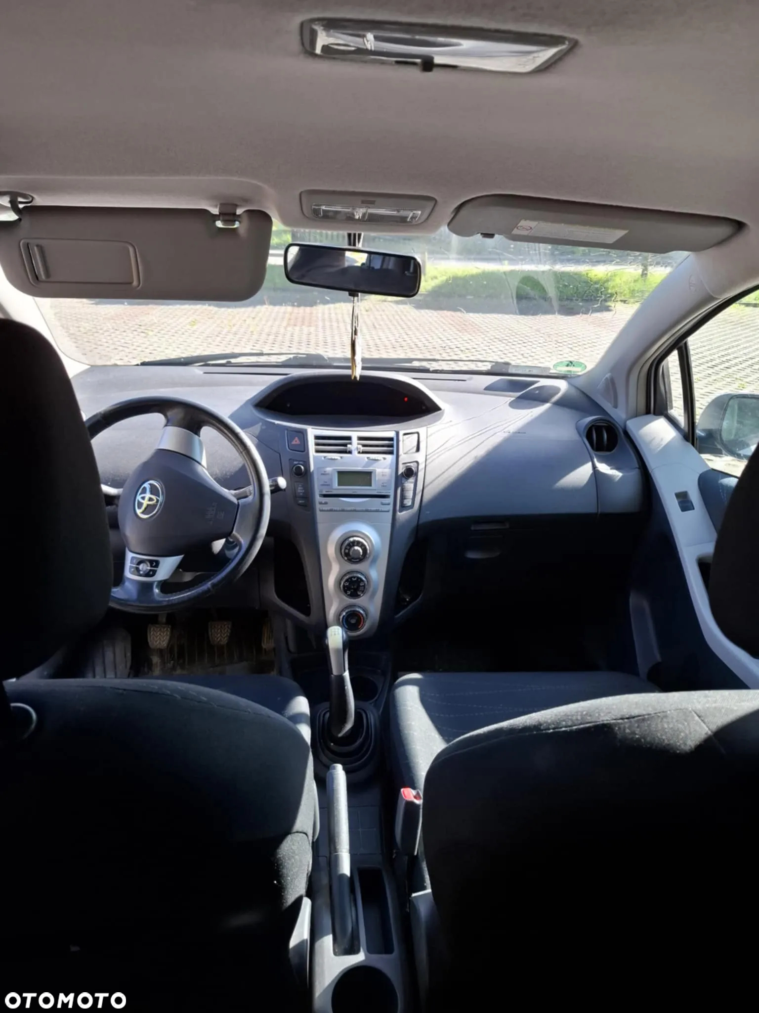 Toyota Yaris 1.3 - 7