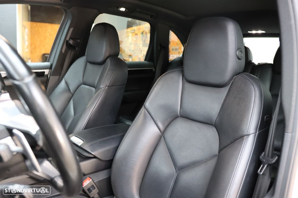 Porsche Cayenne - 14