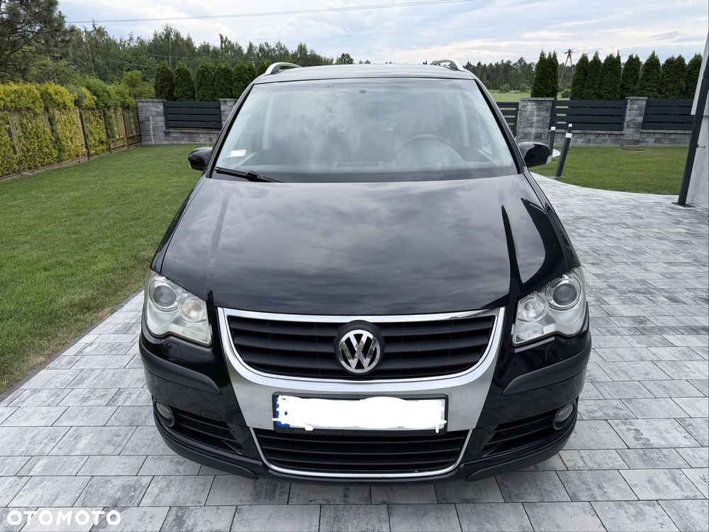 Volkswagen Touran - 1