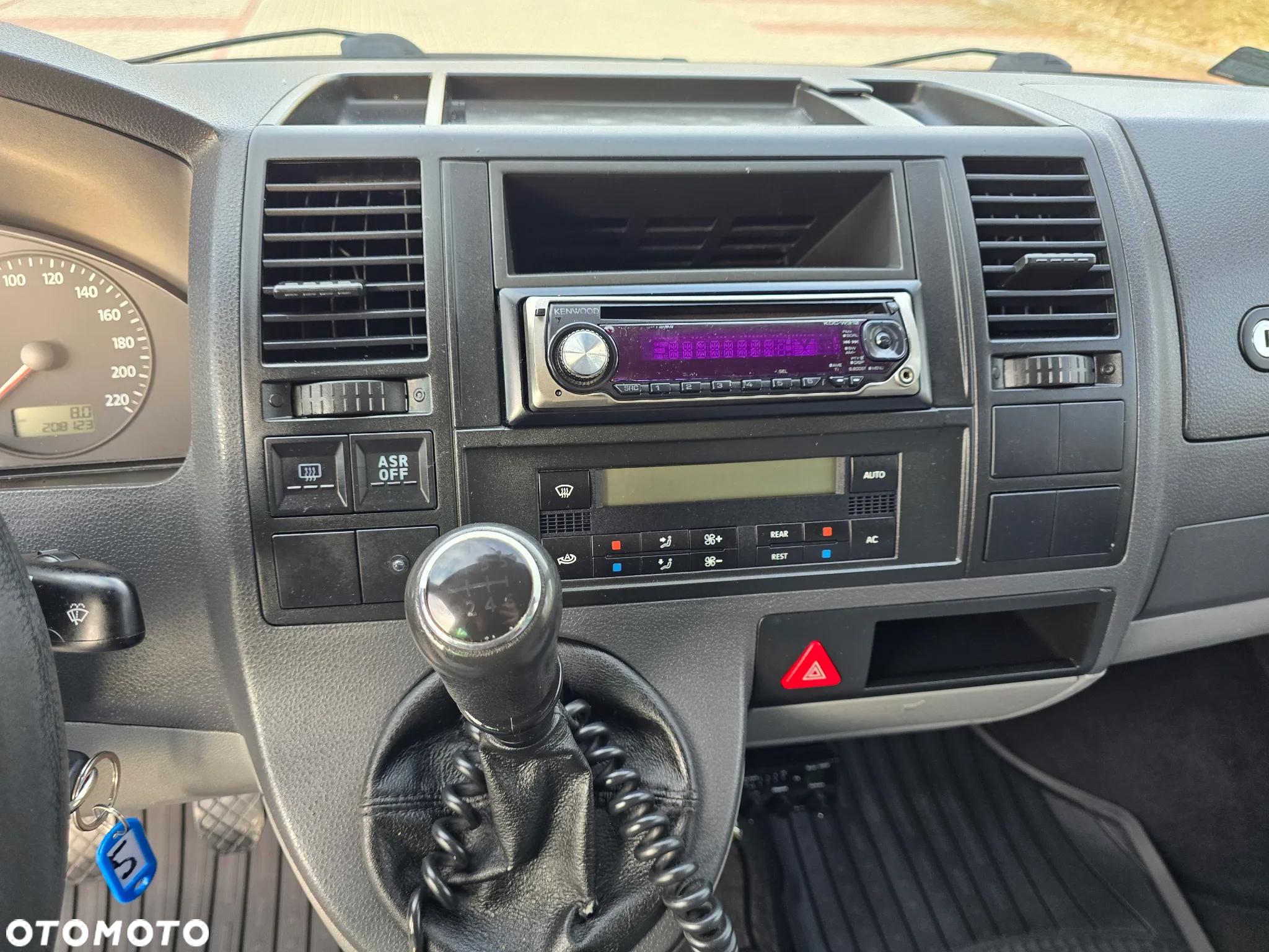 Volkswagen Caravelle - 6