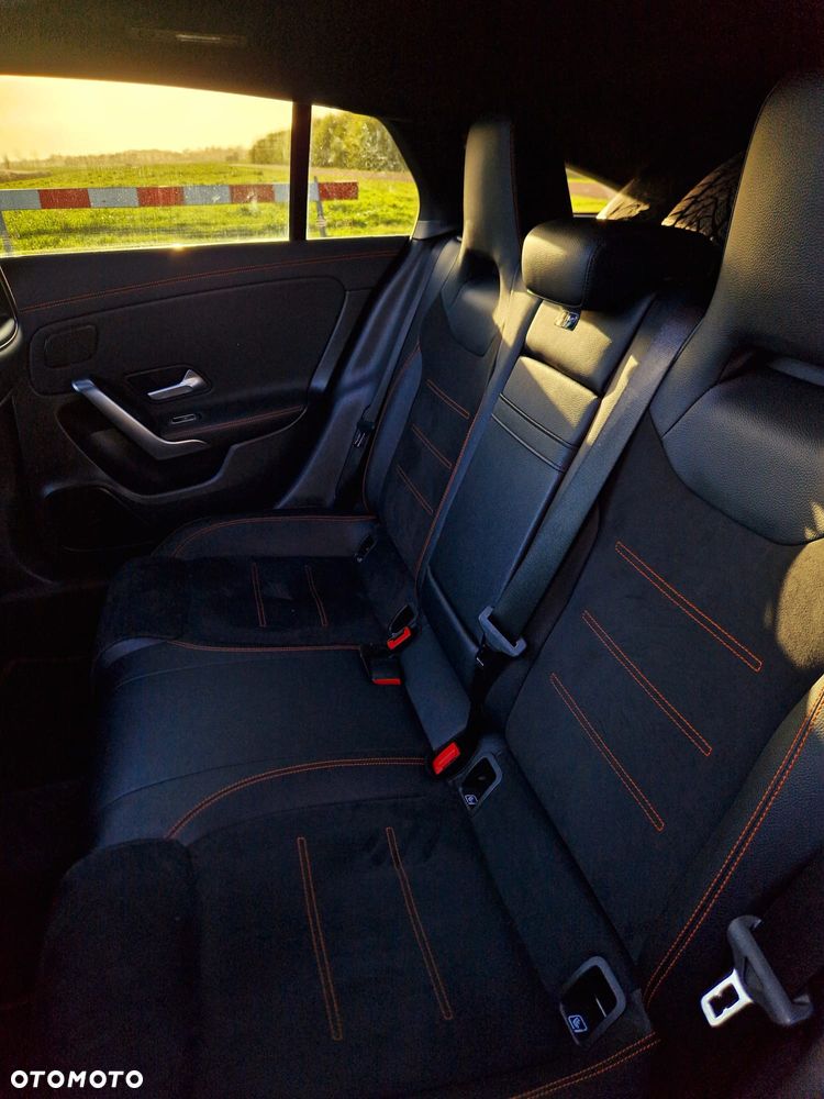 Mercedes-Benz CLA 250 4-Matic AMG Line 7G-DCT - 11