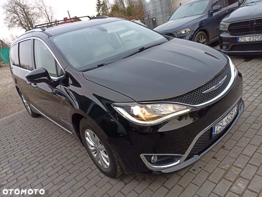 Chrysler Pacifica - 2