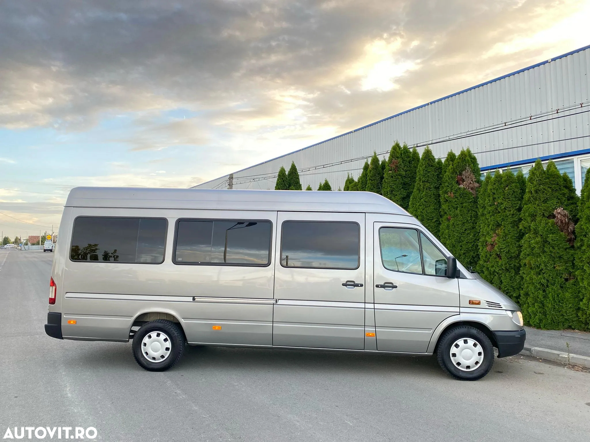 Mercedes-Benz Sprinter - 14