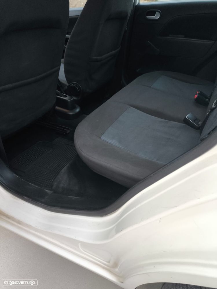 Ford Fiesta 1.4 TDCi Ambiente - 7