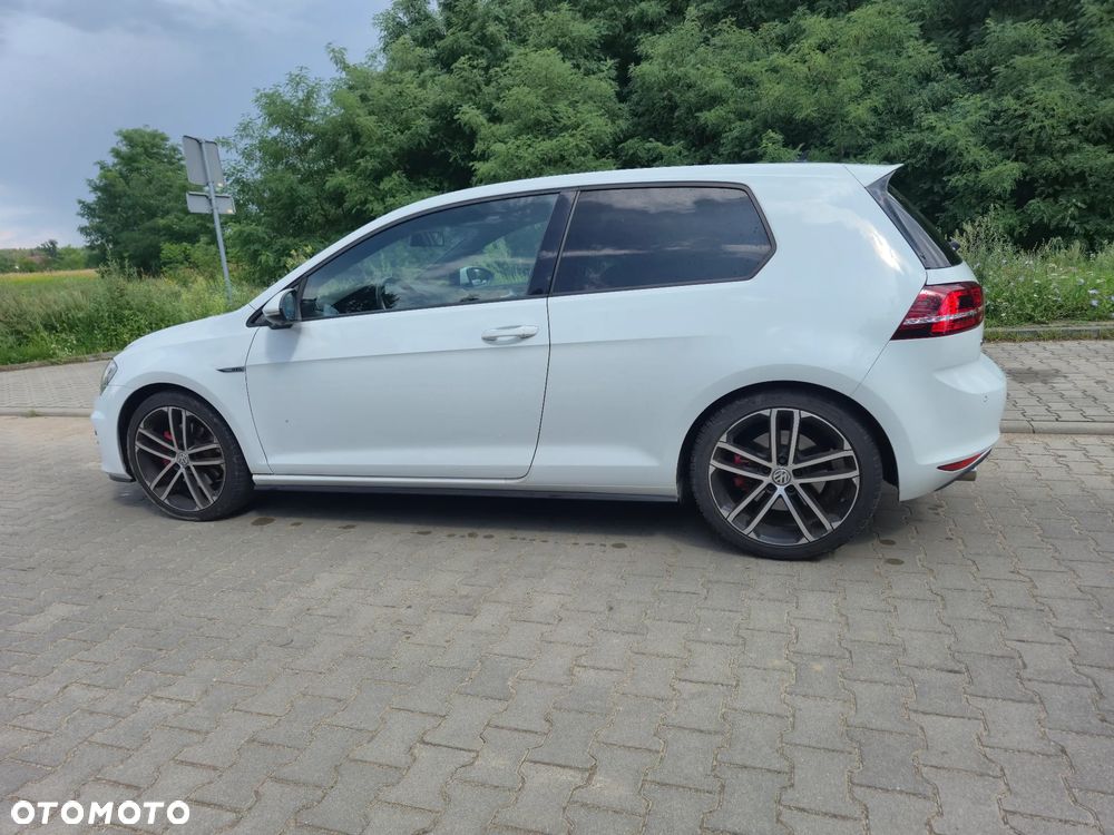 Volkswagen Golf - 11
