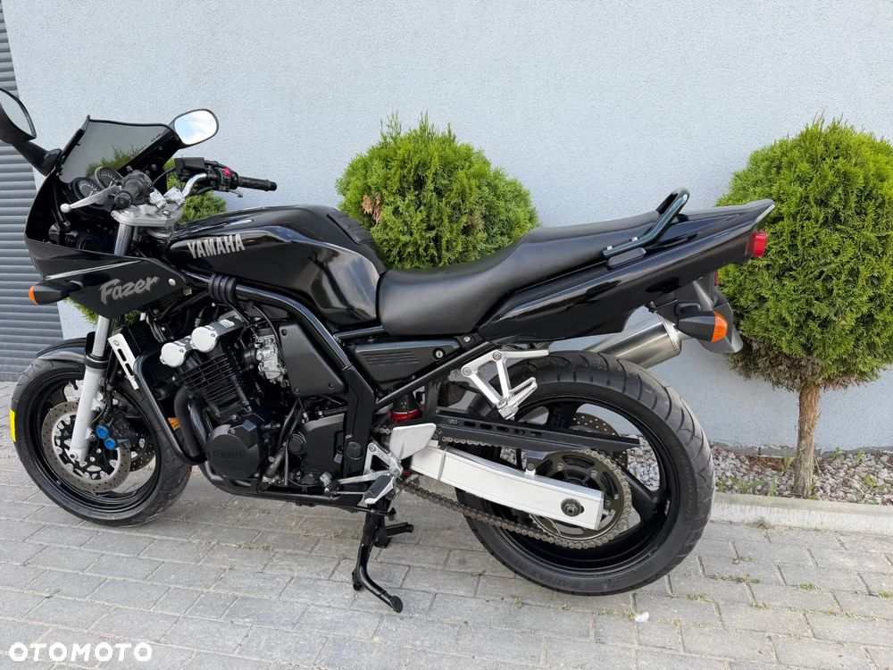 Yamaha FZS - 6