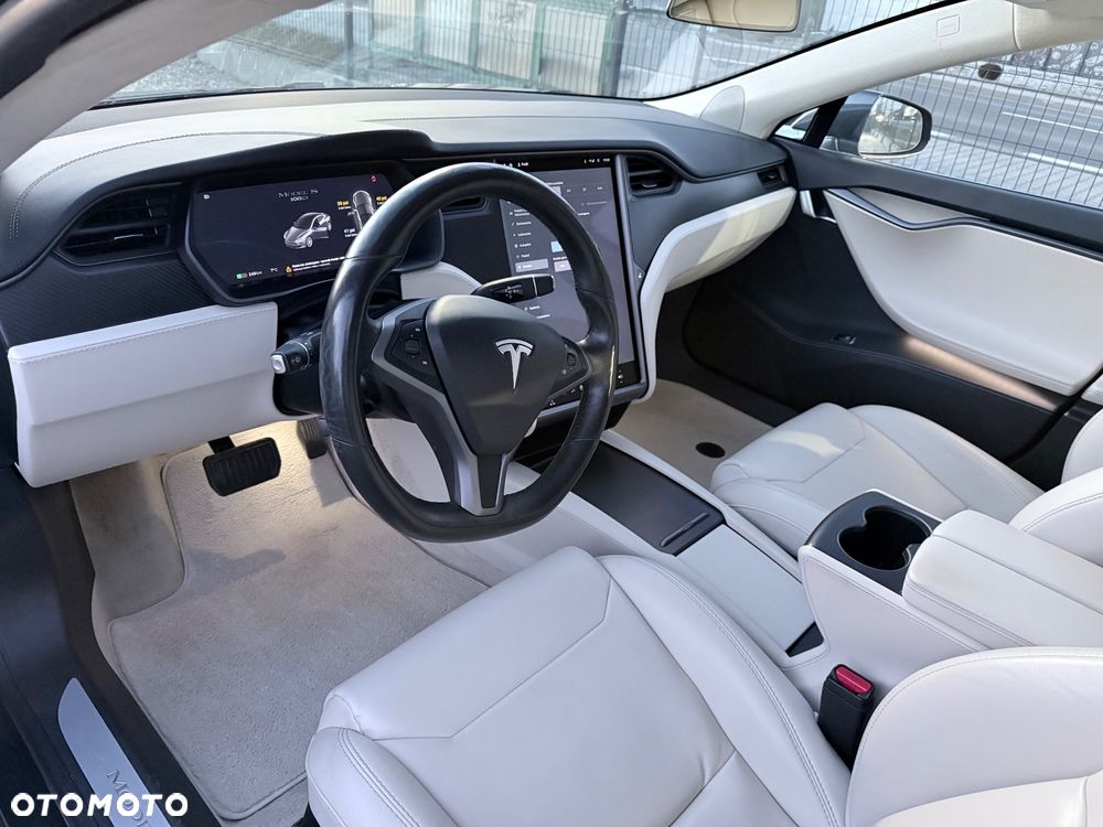 Tesla Model S - 14