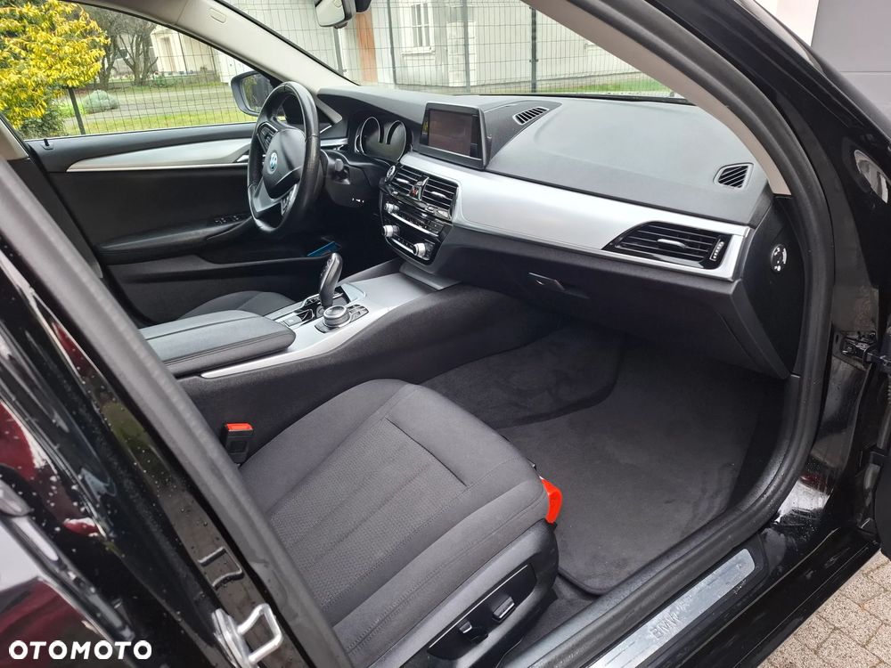 BMW Seria 5 518d - 13