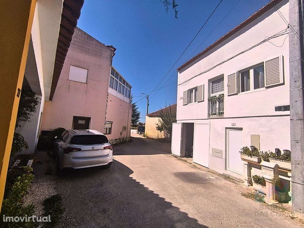 Moradia com garagem e espaço exterior a 5 minutos de Tomar - Grande imagem: 5/12