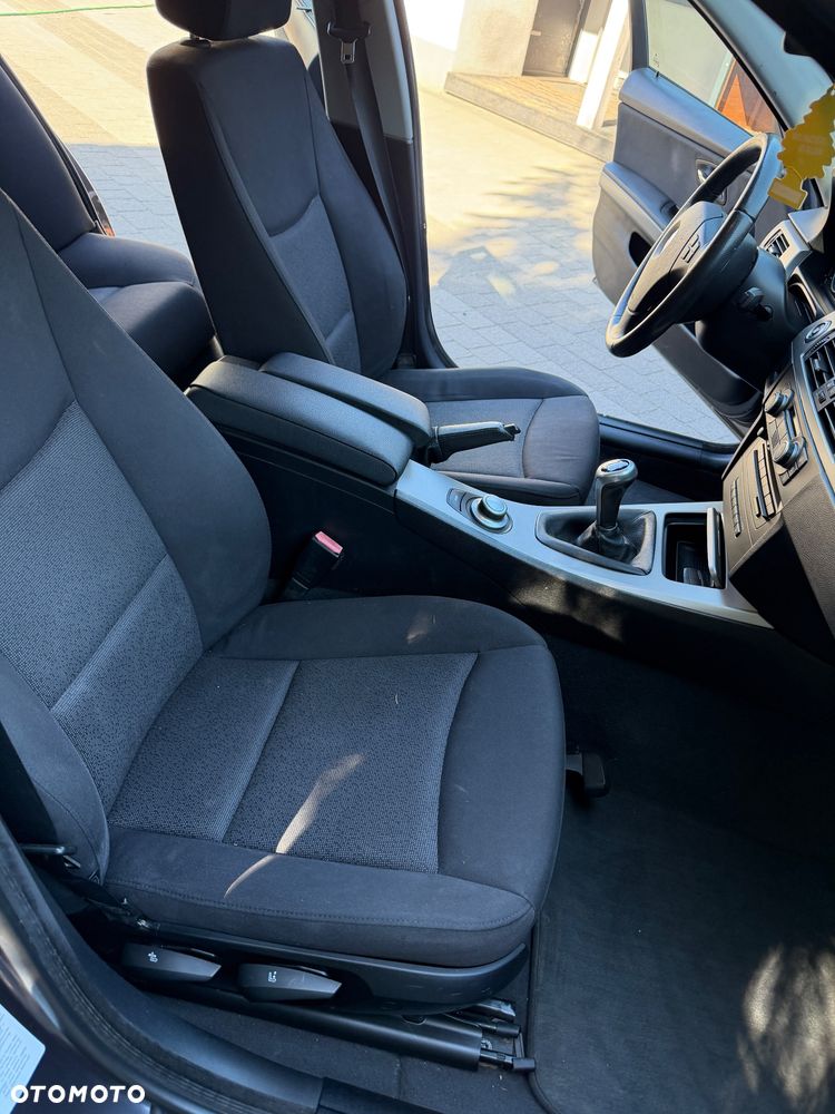BMW Seria 3 318d DPF Edition Exclusive - 11