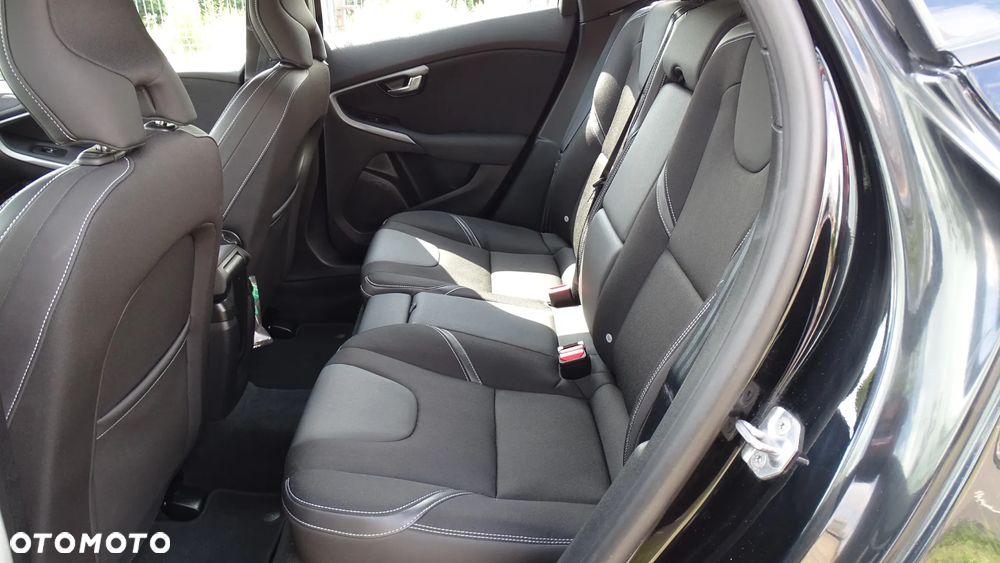 Volvo V40 T2 Momentum - 13