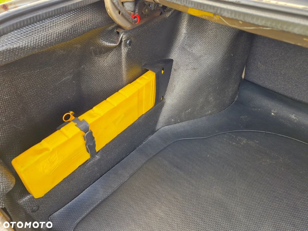 Volkswagen Passat 1.8 CL - 24