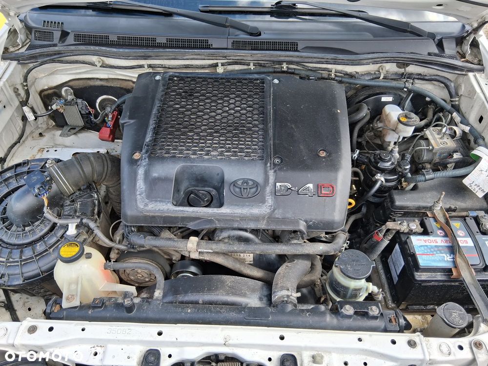 Toyota Hilux 2.5 D-4D DLX - 16