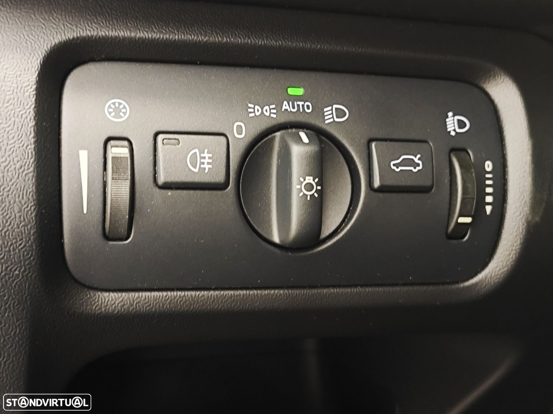 Volvo V40 1.6 D2 Momentum - 27