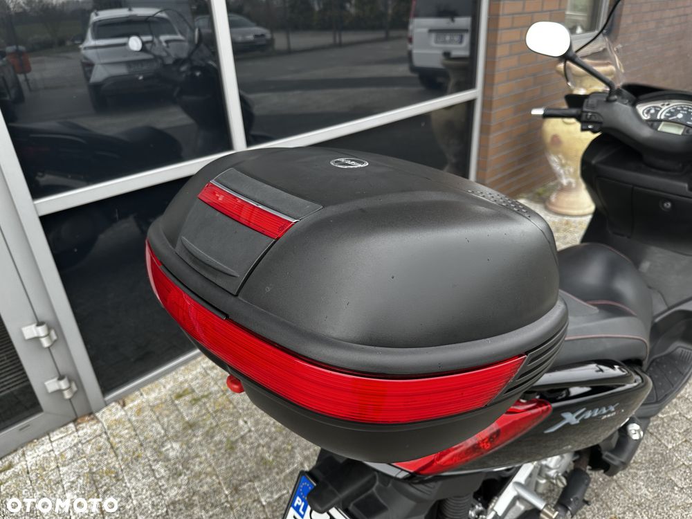 Yamaha X-max - 12