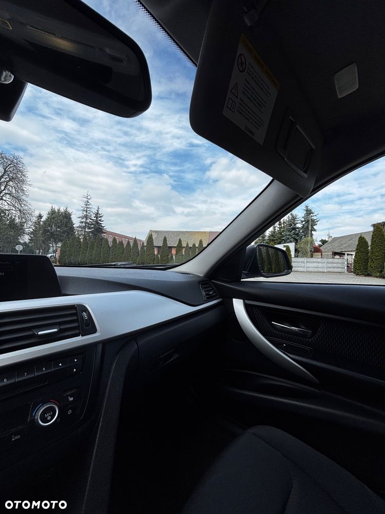 BMW Seria 3 320d DPF Efficient Dynamics Edition - 19