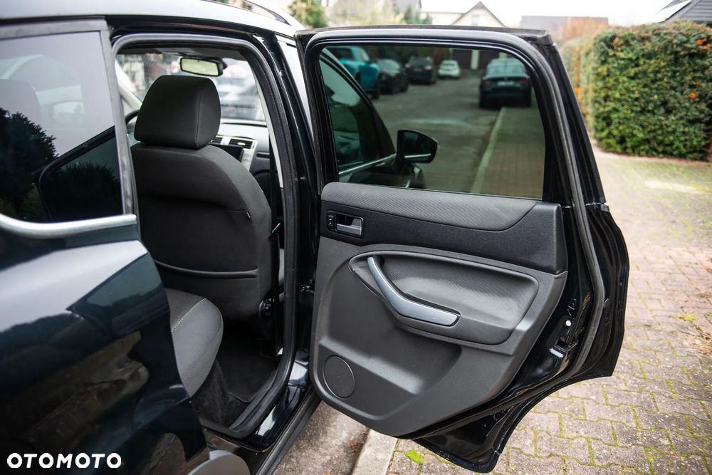 Ford Kuga 2.0 TDCi 4x4 Titanium - 24