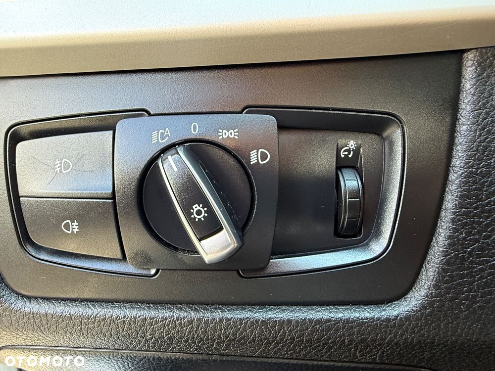 BMW Seria 3 320d Sport Line - 27