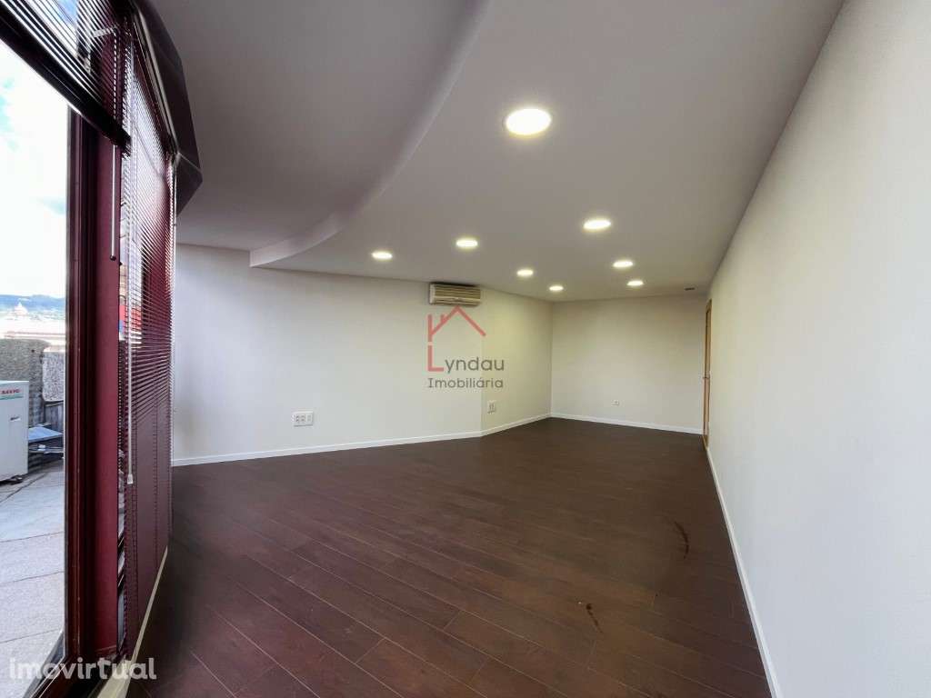 Escritório Centro de Braga - Grande imagem: 3/27