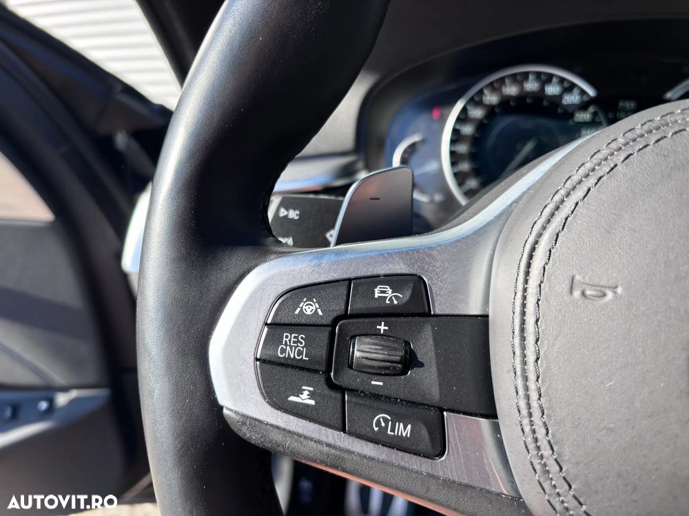 BMW Seria 5 530e iPerformance Aut. - 25