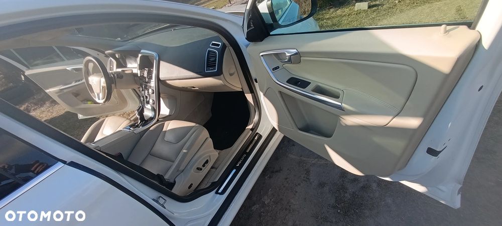 Volvo XC 60 T6 AWD Edition Pro - 21