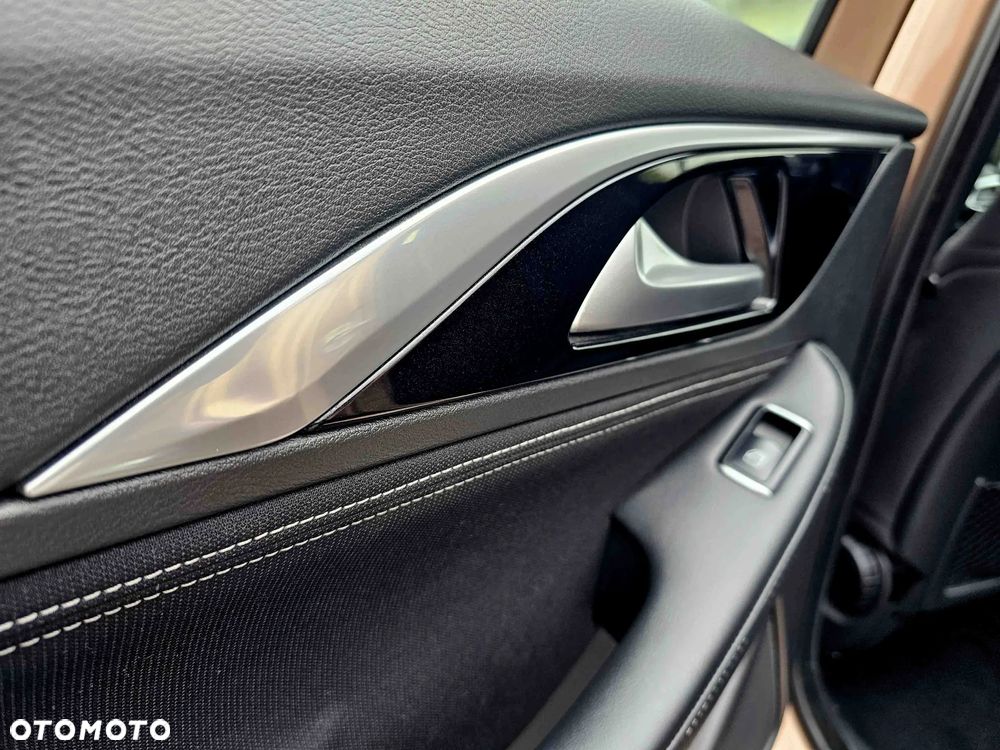 Infiniti Q30 1.6t Premium - 16
