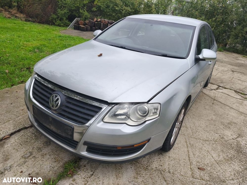 Bară față cu grilă centrală cromată gri LA7W Volkswagen Passat B6 - 1