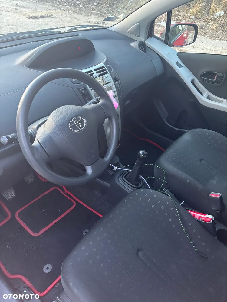 Toyota Yaris - 15