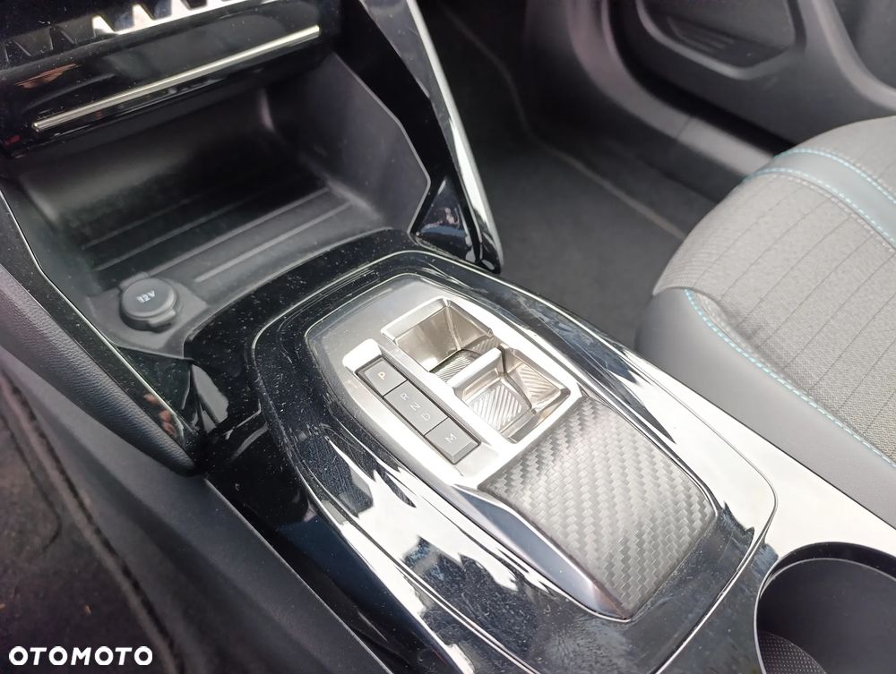 Peugeot 2008 BlueHDi 130 Allure S&S EAT8 - 15