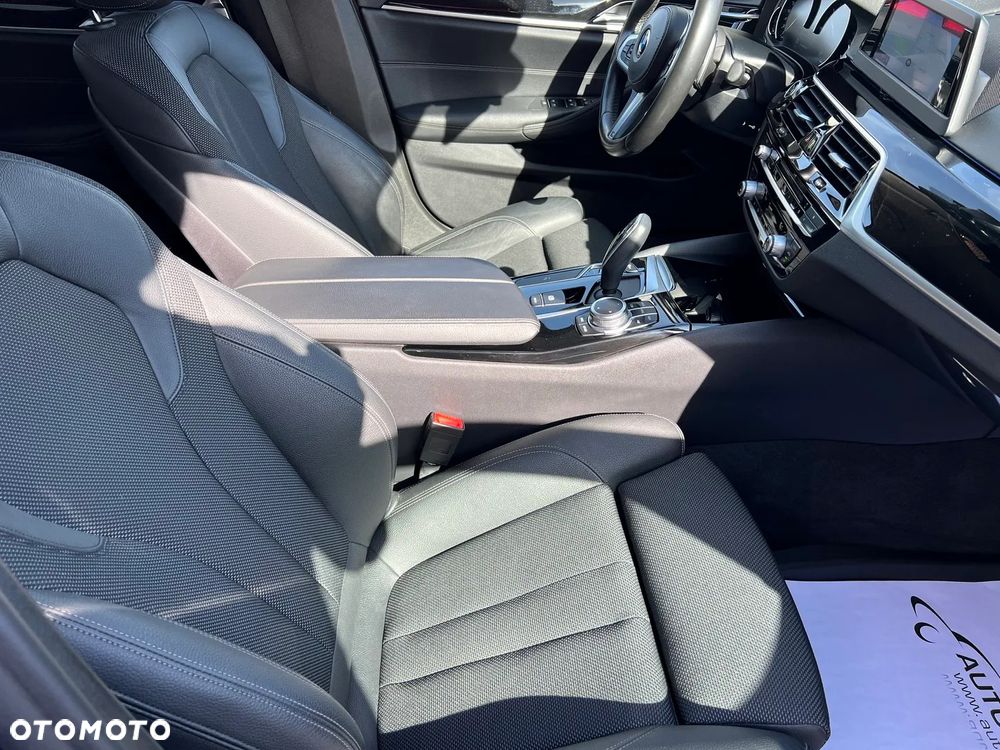 BMW Seria 5 520d Sport Line - 10