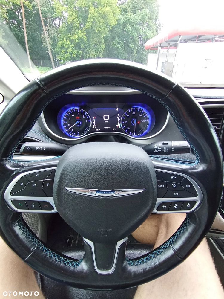 Chrysler Pacifica - 11