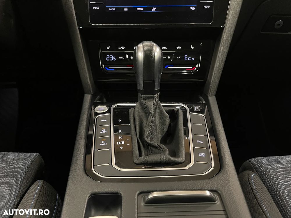 Volkswagen Passat - 27