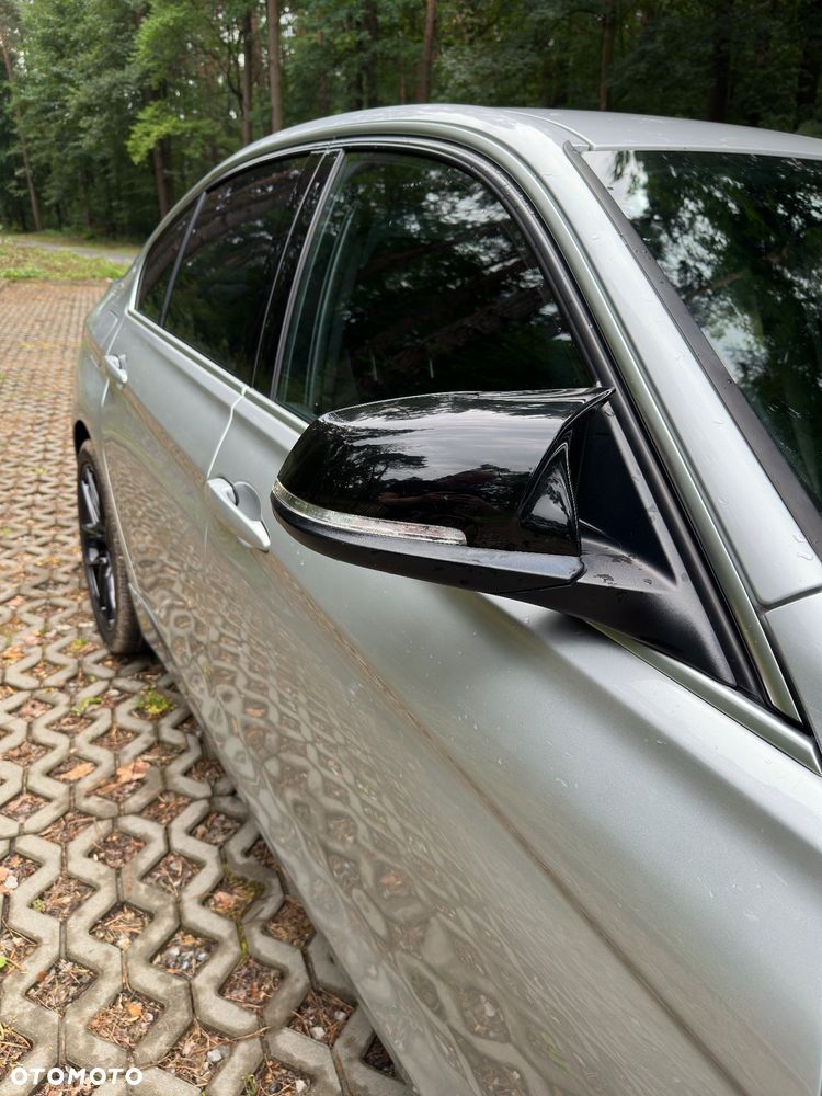 BMW Seria 3 330i Sport Line - 19