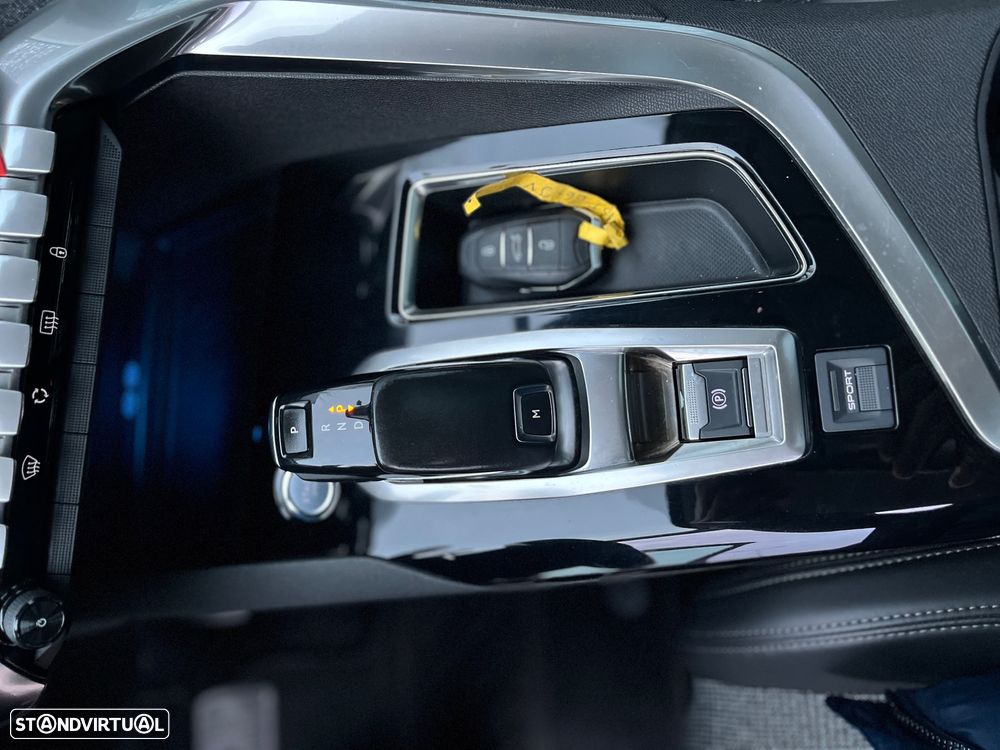 Peugeot 3008 PureTech 130 Stop & Start GPF EAT8 Allure - 13