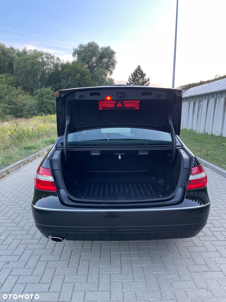 Mercedes-Benz Klasa E 200 CGI BlueEFFICIENCY 7G-TRONIC Avantgarde - 12