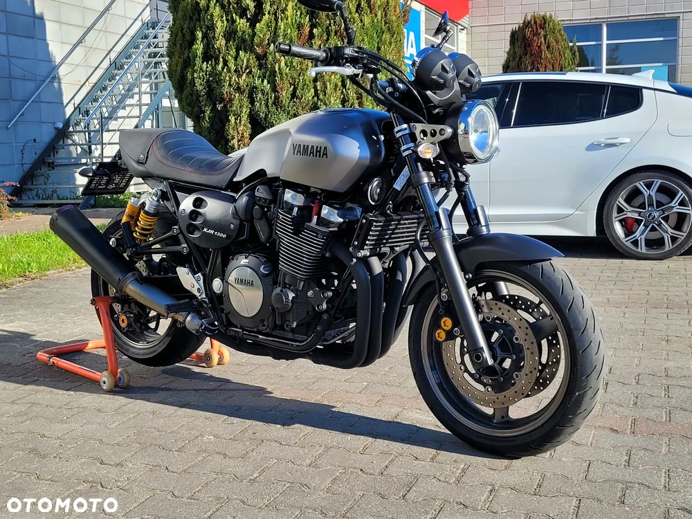Yamaha XJR - 22
