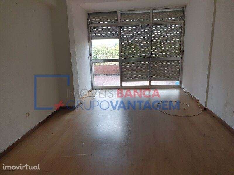 Apartamento T3 102 m2, situado em Santa Marinha - Grande imagem: 2/8