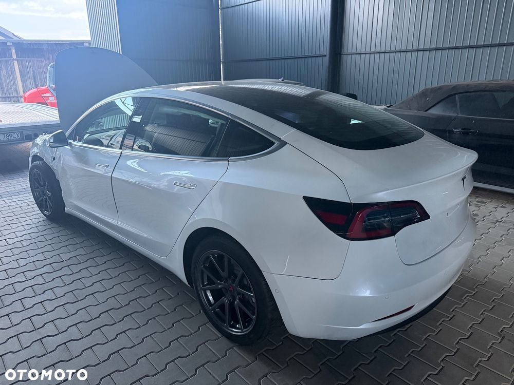 Tesla Model 3 - 7