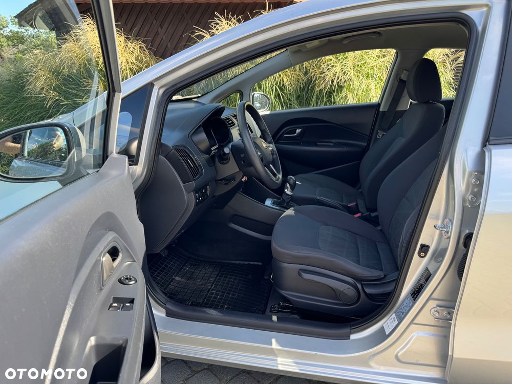 Kia Rio - 15