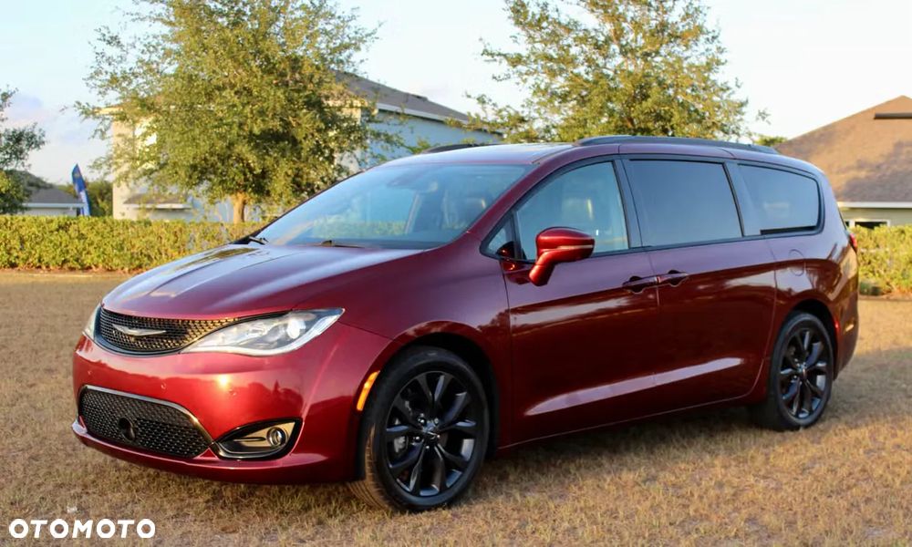 Chrysler Pacifica - 1