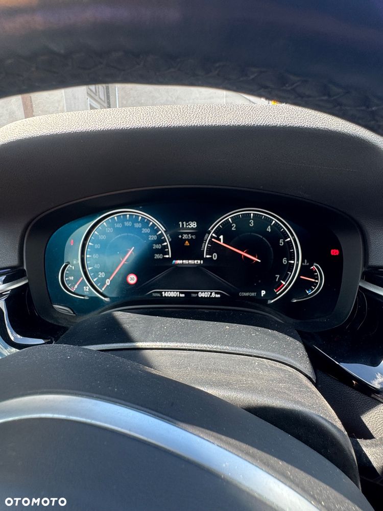 BMW Seria 5 M550i xDrive - 11