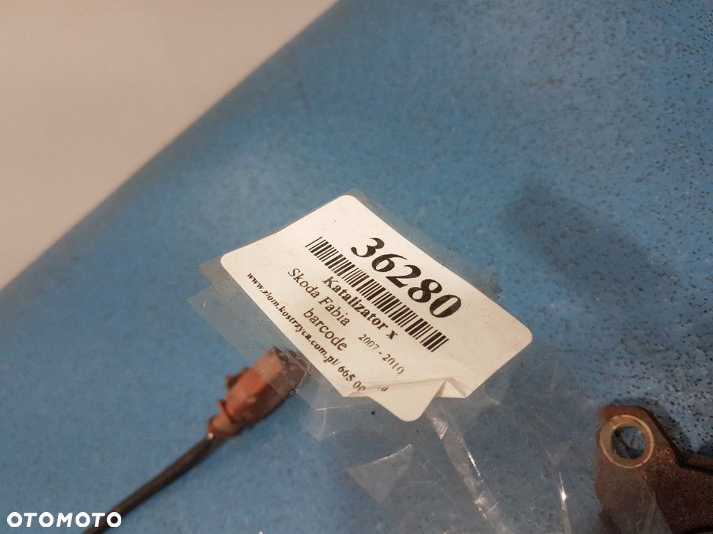 SKODA FABIA II ZAGŁÓWEK PRAWY TYŁ - 2