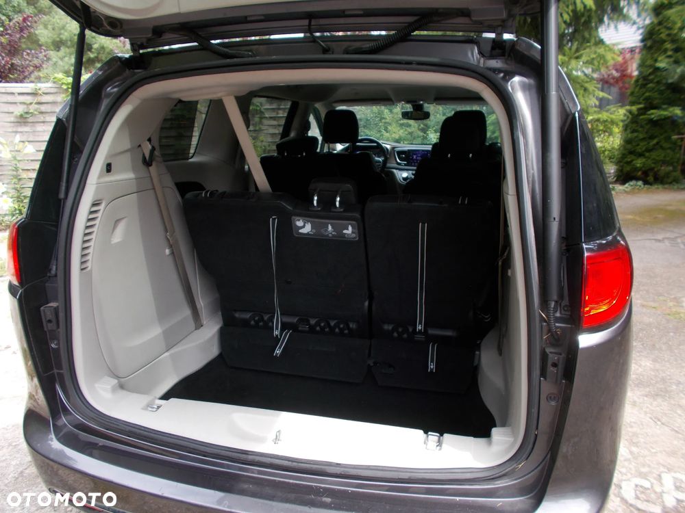 Chrysler Pacifica - 18