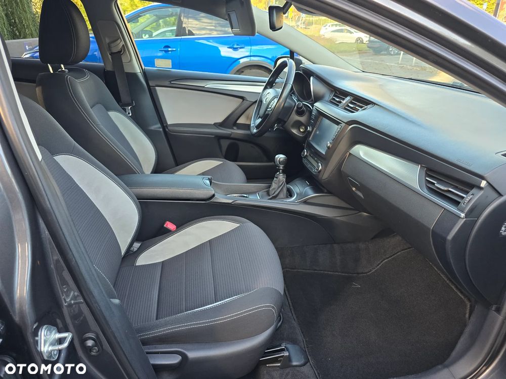 Toyota Avensis 2.0 D-4D Premium - 18